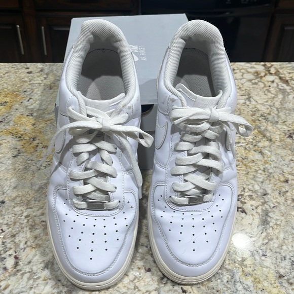 Nike Air Force 1 07 - Picture 1 of 7